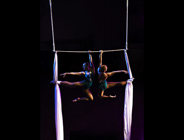 Aerialists Brisbane - Trapeze Artists - Aerial Entertainment Performers